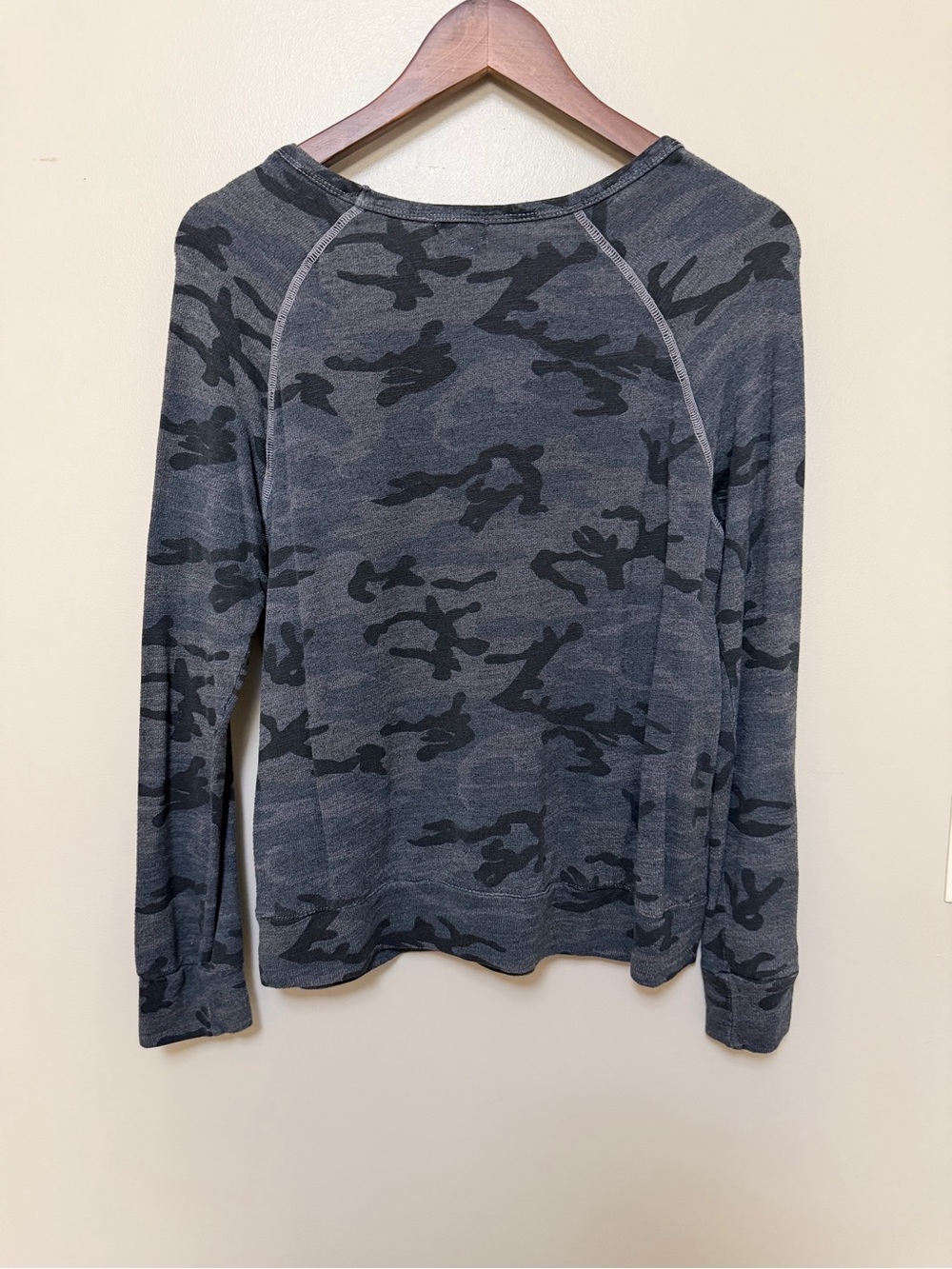 Sundry Sweater - Picture 4 of 4